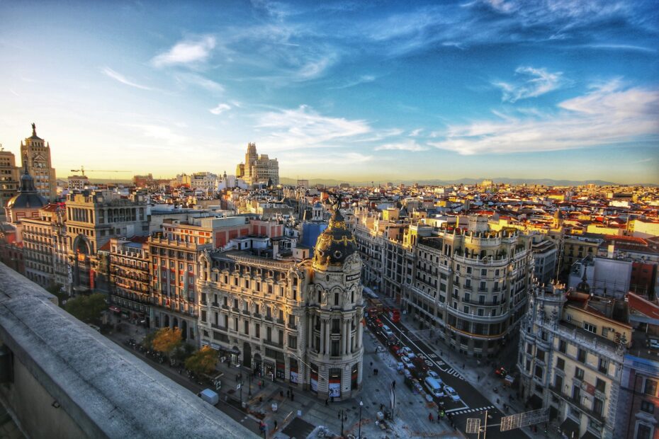 Madryt – przewodnik po stolicy Hiszpanii: kultura, historia i smaki